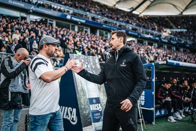 Soccer Men Season 2024 2025 2 Soccer Bundesliga 11 Matchday Hamburger SV vs 1 FC Nürnberg 03 11 2024 f l Coach Steffen Baumgart HSV and Coach Miroslav Klose 1 FC Nürnberg Handshake before the match Hamburg Volksparkstadion Hamburg Germany