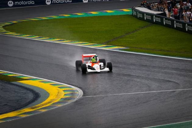 Formel 1, GP Brasilien in Sao Paulo, Lewis Hamilton fährt historisches Rennauto von Ayrton Senna Treino classificatório GP F1 Lenovo SP SÃO PAULO, SP - 03.11.2024: TREINO CLASSIFICATÓRIO GP F1 LENOVO SP - It takes place this Sunday (03) at the Interlagos racetrack, in the south of the capital of São Paulo, after being postponed due to the heavy rain that fell this Saturday (02), the qualifying training for the Formula 1 Lenovo Grand Prix of São Paulo 2024. In the photo, in homage to the former Brazilian driver Ayrton Senna. the driver, Lewis Hamilton 44, MERCEDES, drives the Mclaren MP4 5, of the two-time World Championship, WM, Weltmeisterschaft (Photo: Aloisio Mauricio Fotoarena) x2645149x AloisioxMauricio