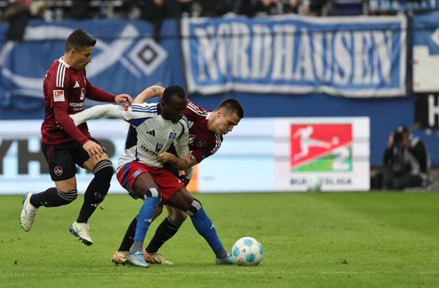 GER, 2 Liga, Hamburger SV vs 1 FC Nuernberg 03 11 2024, Volksparkstadion, Hamburg, GER, 2 Liga, Hamburger SV vs 1 FC Nuernberg im Bild picture shows Jean Luc DompÃ Dompe Hamburger SV 07 in duel against Stefanos Tzimas 1 FC Nuernberg 09 left Danilo Soares 1 FC Nuernberg 03 nordphotoxGmbHx xTauchnitz nph00059