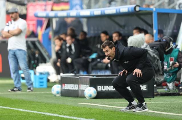 GER, 2 Liga, Hamburger SV vs 1 FC Nuernberg 03 11 2024, Volksparkstadion, Hamburg, GER, 2 Liga, Hamburger SV vs 1 FC Nuernberg in the picture picture shows Coaching zone Sideline Coaching area Technical zone Gestures, facial expressions, emotions Coach Miroslav Klose 1 FC Nuernberg gives instructions, gestures gives hand signals nordphotoxGmbHx xTauchnitz nph00059