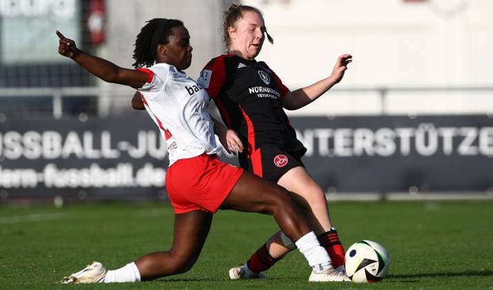Almas Traore ( freiburg, li ) - Madeleine Steck ( fcn, re ) , Frauen 2.Bundesliga , 1.FCN Nürnberg-Freiburg II, Spieltag 9, Fußball , in den Sportpark Valznerweiher Stadion , Nürnberg, Bayern, Deutschland . November 03, 2024 . Photo by: Davide Elias Ipa Photo Pressefoto DENL Copyright: xDavidexEliasx