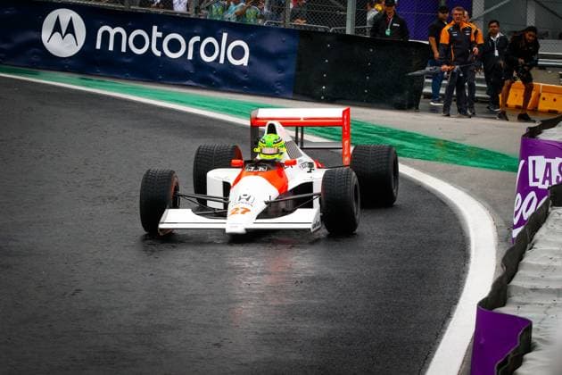 Formel 1, GP Brasilien in Sao Paulo, Lewis Hamilton fährt historisches Rennauto von Ayrton Senna Treino classificatório GP F1 Lenovo SP SÃO PAULO, SP - 03.11.2024: TREINO CLASSIFICATÓRIO GP F1 LENOVO SP - It takes place this Sunday (03) at the Interlagos racetrack, in the south of the capital of São Paulo, after being postponed due to the heavy rain that fell this Saturday (02), the qualifying training for the Formula 1 Lenovo Grand Prix of São Paulo 2024. In the photo, in homage to the former Brazilian driver Ayrton Senna. the driver, Lewis Hamilton 44, MERCEDES, drives the Mclaren MP4 5, of the two-time World Championship, WM, Weltmeisterschaft (Photo: Aloisio Mauricio Fotoarena) x2645164x AloisioxMauricio