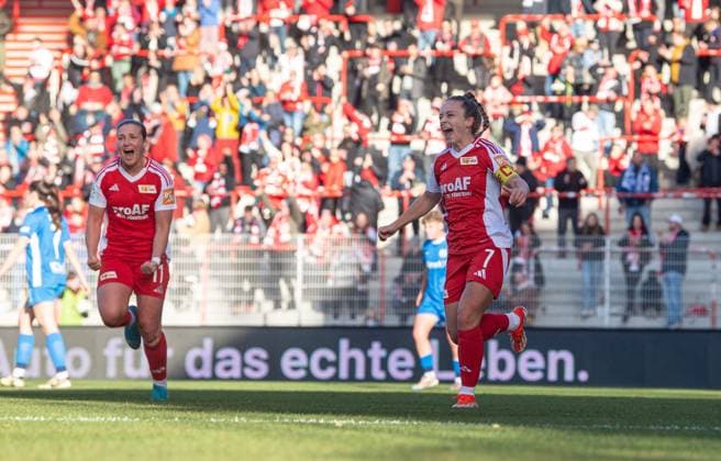 Soccer, Women, Season 2024 2025, 2 Bundesliga 9 Matchday , 1 FC Union Berlin SV Meppen, f l Dina Orschmann 1 FC Union , Lisa Heiseler 1 FC Union , Cheering after goal to 1 1, 03 11 2024, Copyright: xSebastianxRäppold MatthiasxKochx