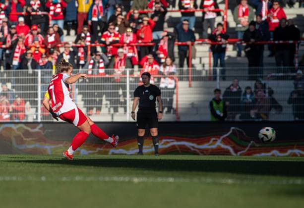 Soccer, Women, Season 2024 2025, 2 Bundesliga 9 Matchday , 1 FC Union Berlin SV Meppen, Lisa Heiseler 1 FC Union fails with a penalty kick against goalkeeper Thea Farwick SV Meppen , 03 11 2024, Copyright: xSebastianxRäppold MatthiasxKochx