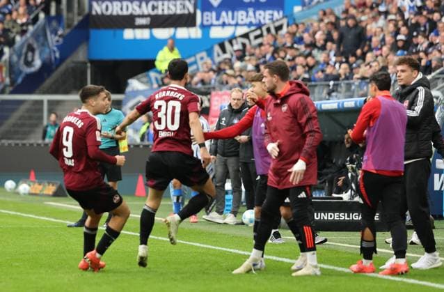 GER, 2 Liga, Hamburger SV vs 1 FC Nuernberg 03 11 2024, Volksparkstadion, Hamburg, GER, 2 Liga, Hamburger SV vs 1 FC Nuernberg in picture picture shows Goal celebrations Goal scorer Goal scorer Mahir Emreli 1 FC Nuernberg 30 celebrates the goal to 1 1 nordphotoxGmbHx xTauchnitz nph00059