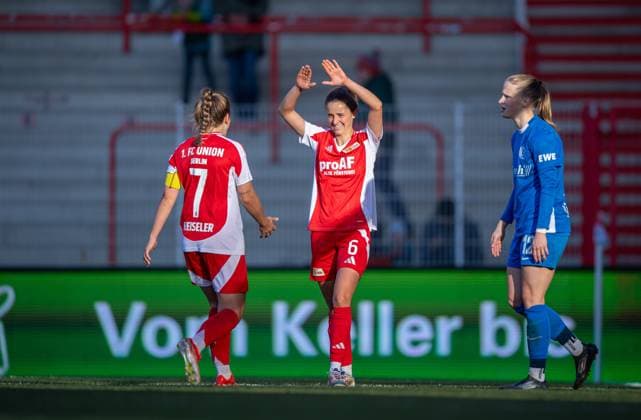 Soccer, Women, Season 2024 2025, 2 Bundesliga 9 Matchday , 1 FC Union Berlin SV Meppen, f l Lisa Heiseler 1 FC Union , Celine Frank 1 FC Union , Cheering after goal to 2 1, 03 11 2024, Copyright: xSebastianxRäppold MatthiasxKochx