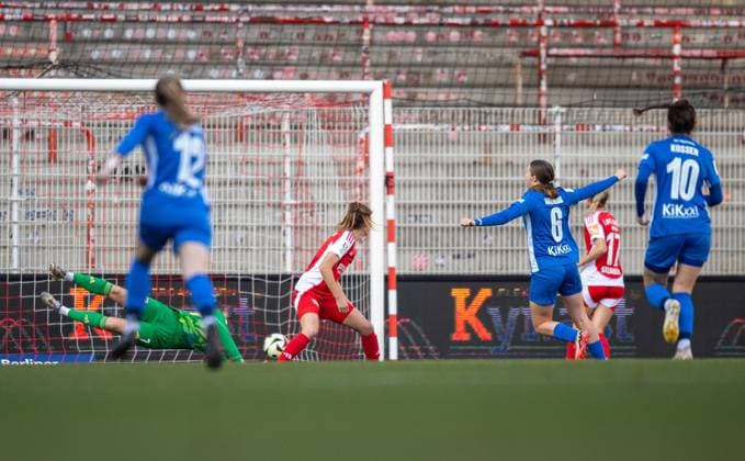 Soccer, Women, Season 2024 2025, 2 Bundesliga 9 Matchday , 1 FC Union Berlin SV Meppen, Laura Bröring 6, SV Meppen scores the goal to 0 1 against goalkeeper Cara Bösl 1 FC Union and Marie Becker 1 FC Union , 03 11 2024, Copyright: xSebastianxRäppold MatthiasxKochx