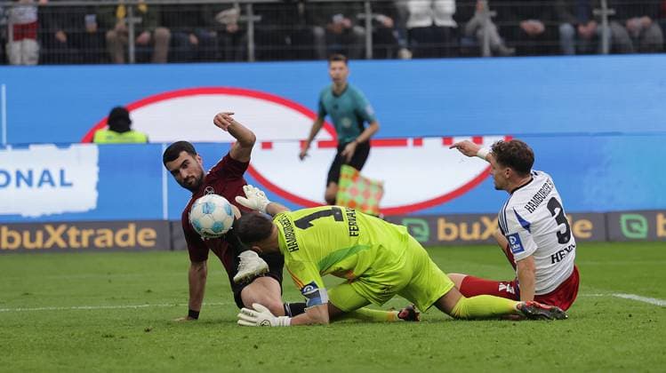 Daniel Heuer Fernandes HSV saves against Mahir Emreli 1 FC Nuernberg Football, Men, Season 2024 2025, 2 BL, Volksparkstadion, Hamburger SV vs 1 FC Nuernberg DFL REGULATIONS PROHIBIT ANY USE OF PHOTOGRAPHS AS IMAGE SEQUENCES AND OR QUASI VIDEO