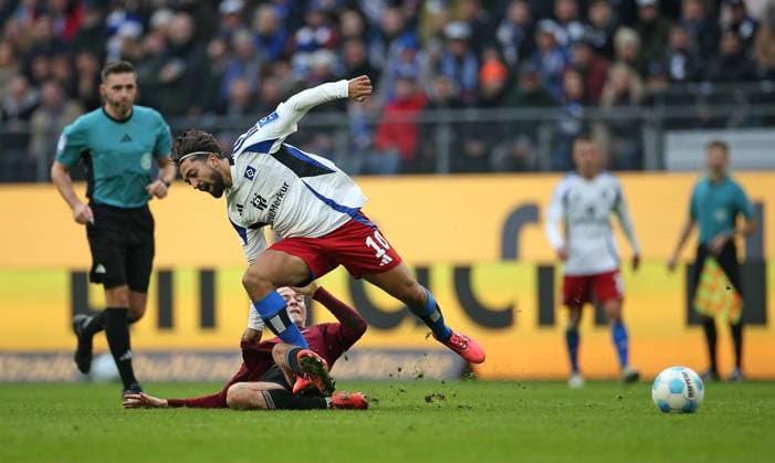 03 11 2024, Soccer 2 Bundesliga 2024 2025, Matchday 11, Hamburger SV 1 FC Nürnberg , at Volksparkstadion Hamburg L R Caspar Jander Nürnberg vs Immanuel Pherai Hamburg DFL and DFB regulations prohibit any use of photographs as image sequences and or quasi video