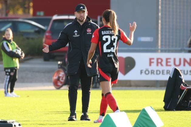 03 11 2024 Soccer Season 2024 2025 2 Women Soccer Bundesliga 09 Matchday 1 FC Nürnberg FCN Club Clubfrauen SC Freiburg II Sportfoto Zink DC DaEn xdcxdex Thomas Oostendorp Coach 1 FC Nürnberg FCN , Nele Bauereisen 23, 1 FC Nürnberg FCN