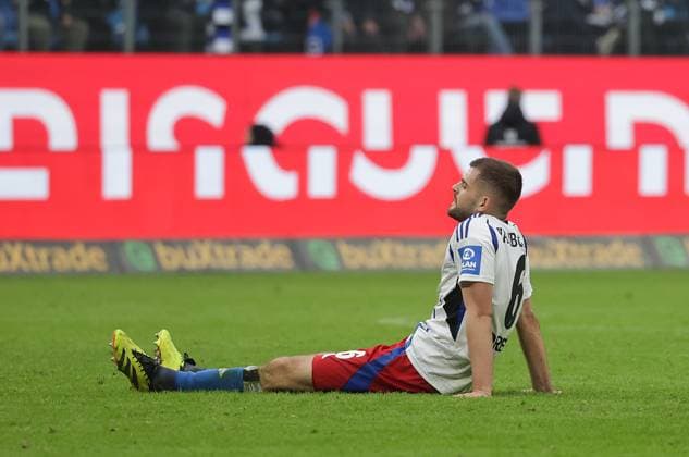 Lukasz Poreba HSV enttaeuscht Football, Men, Season 2024 2025, 2 BL, Volksparkstadion, Hamburger SV vs 1 FC Nuernberg, 1 1 DFL REGULATIONS PROHIBIT ANY USE OF PHOTOGRAPHS AS IMAGE SEQUENCES AND OR QUASI VIDEO