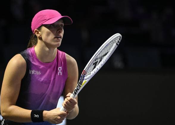WTA, Tennis Damen Finals 2024 - Day 2 RIYADH, SAUDI ARABIA - NOVEMBER 03: Iga Swiatek of Poland during her match against Barbora Krejcikovas of Czech Republic on day 2 of the 2024 WTA Finals, part of the Hologic WTA Tour, held at King Saud University Indoor Arena on November 03, 2024, in Riyadh, Saudi Arabia. Riyadh Saudi Arabia  Copyright: xArturxWidakx originalFilename:widak-wtafinal241103_np22I.jpg