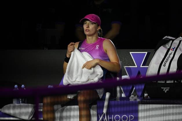 WTA, Tennis Damen Finals 2024 - Day 2 RIYADH, SAUDI ARABIA - NOVEMBER 03: Iga Swiatek of Poland during her match against Barbora Krejcikovas of Czech Republic on day 2 of the 2024 WTA Finals, part of the Hologic WTA Tour, held at King Saud University Indoor Arena on November 03, 2024, in Riyadh, Saudi Arabia. Riyadh Saudi Arabia  Copyright: xArturxWidakx originalFilename:widak-wtafinal241103_npD6B.jpg