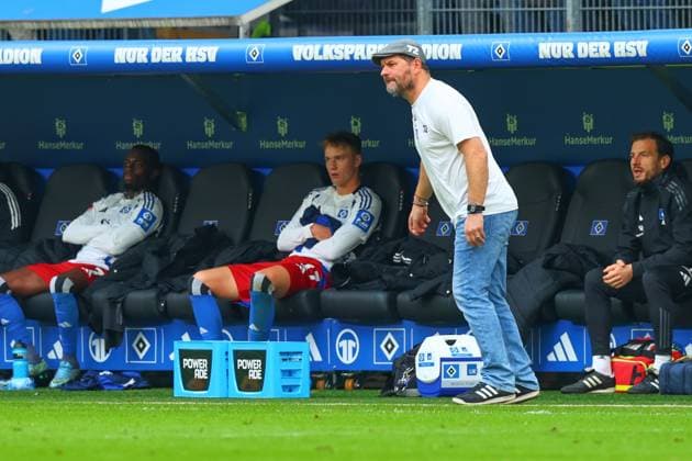 GER, Hamburg, Football, DFB, HSV vs 1 FC Nuernberg, im Volkspark Stadion, 03 11 2024, v l Trainer Steffen Baumgart Hamburger SV DFL regulations prohibit any use of photographs as image sequences and or quasi video Copyright: HMBxMedia FernandoxSoares