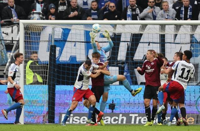 GER, 2 Liga, Hamburger SV vs 1 FC Nuernberg 03 11 2024, Volksparkstadion, Hamburg, GER, 2 Liga, Hamburger SV vs 1 FC Nuernberg in the picture picture shows Goalkeeper Jan Reichert 1 FC Nuernberg 01 loses the ball after a save Lucas Perrin Hamburger SV 24 still cant put the ball in, Finn Jeltsch 1 FC Nuernberg 04 blocked nordphotoxGmbHx xTauchnitz nph00059