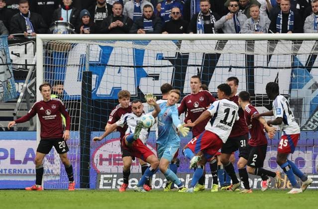 GER, 2 Liga, Hamburger SV vs 1 FC Nuernberg 03 11 2024, Volksparkstadion, Hamburg, GER, 2 Liga, Hamburger SV vs 1 FC Nuernberg in the picture picture shows Goalkeeper Jan Reichert 1 FC Nuernberg 01 loses the ball after a save Lucas Perrin Hamburger SV 24 still cant put the ball in, Finn Jeltsch 1 FC Nuernberg 04 blocked nordphotoxGmbHx xTauchnitz nph00059