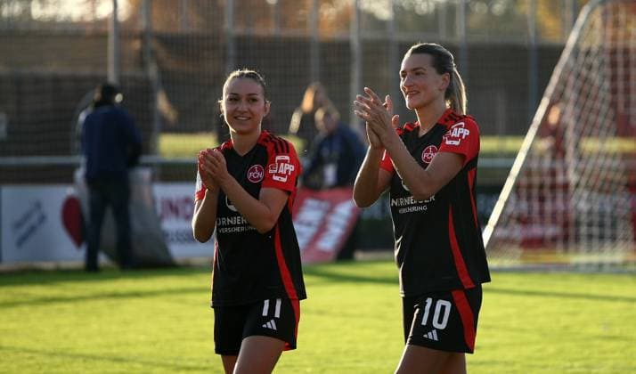 Jubel am Ende des Spiel Medina Desic , Frauen 2.Bundesliga , 1.FCN Nürnberg-Freiburg II, Spieltag 9, Fußball , in den Sportpark Valznerweiher Stadion , Nürnberg, Bayern, Deutschland . November 03, 2024 . Photo by: Davide Elias Ipa Photo Pressefoto DENL Copyright: xDavidexEliasx