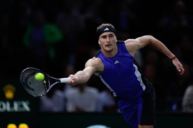 ROLEX PARIS MASTERS TENNIS 2024 Paris, 03 11 2024 Final, Alexander Zverev GER Ugo Humbert FRA v l Alexander Zverev GER has to stretch plays a forehand Copyright: AntonioxBorga