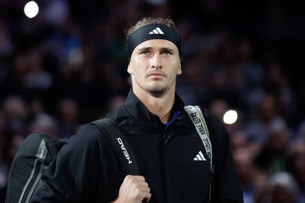 ROLEX PARIS MASTERS TENNIS 2024 Paris, 03 11 2024 Final, Alexander Zverev GER Ugo Humbert FRA v l Alexander Zverev GER runs in Copyright: AntonioxBorga