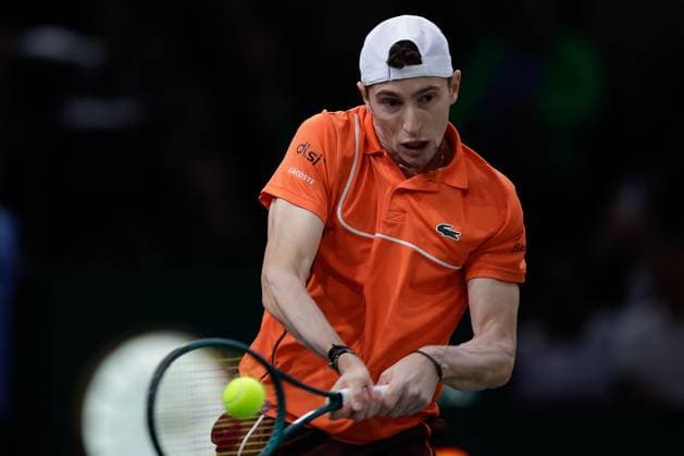 ROLEX PARIS MASTERS TENNIS 2024 Paris, 03 11 2024 Final, Alexander Zverev GER Ugo Humbert FRA v l Ugo Humbert FRA plays a forehand Copyright: AntonioxBorga