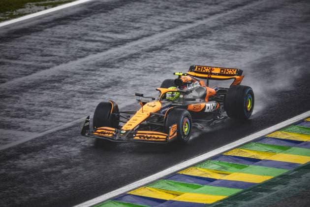 04 NORRIS Lando (gbr), McLaren F1 Team MCL38, action during the Formula 1 Grande Premio de Sao Paulo 2024, 21th round of the 2024 Formula One World Championship, WM, Weltmeisterschaft from November 1 to 3, 2024 on the Interlagos Circuit, in Sao Paulo, Brazil - F1 - SAO PAULO GRAND PRIX 2024 DPPI Panoramic  241103_R21_BRASILE_DP_XB3_3039