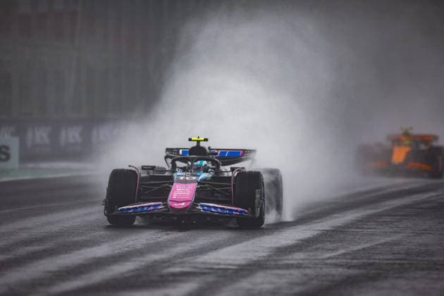 10 GASLY Pierre (fra), Alpine F1 Team A524, action during the Formula 1 Grande Premio de Sao Paulo 2024, 21th round of the 2024 Formula One World Championship, WM, Weltmeisterschaft from November 1 to 3, 2024 on the Interlagos Circuit, in Sao Paulo, Brazil - F1 - SAO PAULO GRAND PRIX 2024 DPPI Panoramic  241103_R21_BRASILE_DP_XB3_3447