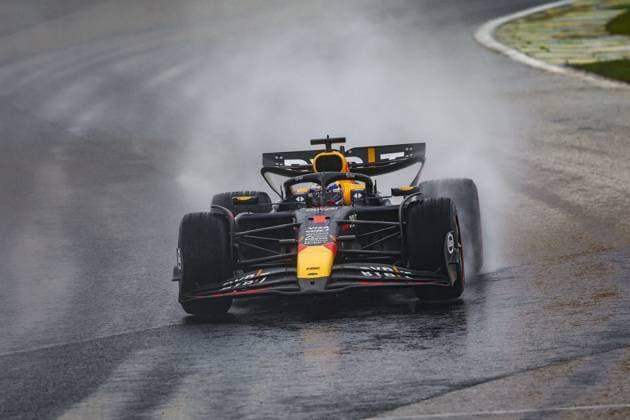 01 VERSTAPPEN Max (nld), Red Bull Racing RB20, action during the Formula 1 Grande Premio de Sao Paulo 2024, 21th round of the 2024 Formula One World Championship, WM, Weltmeisterschaft from November 1 to 3, 2024 on the Interlagos Circuit, in Sao Paulo, Brazil - F1 - SAO PAULO GRAND PRIX 2024 DPPI Panoramic  241103_R21_BRASILE_DP_FGDN0389