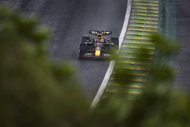 01 VERSTAPPEN Max (nld), Red Bull Racing RB20, action during the Formula 1 Grande Premio de Sao Paulo 2024, 21th round of the 2024 Formula One World Championship, WM, Weltmeisterschaft from November 1 to 3, 2024 on the Interlagos Circuit, in Sao Paulo, Brazil - F1 - SAO PAULO GRAND PRIX 2024 DPPI Panoramic  241103_R21_BRASILE_DP_XB3_3640