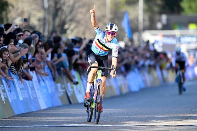 2024 UEC Cyclo-Cross EC - Men Elite PONTEVEDRA, SPAIN - NOVEMBER 03 : Nys Thibau (BEL) wins during the 2024 UEC Cyclo-Cross European Championships for Men Elite on November 03, 2024 in Pontevedra, Spain, 03 11 2024 Pontevedra Spain  Copyright: xNicoxVereeckenx
