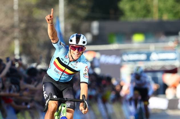 Belgian Thibau Nys celebrates as he wins the men Elite race at the European Championships cyclocross cycling in Pontevedra, Spain, Sunday 03 November 2024. DAVIDxPINTENS  x104445426x