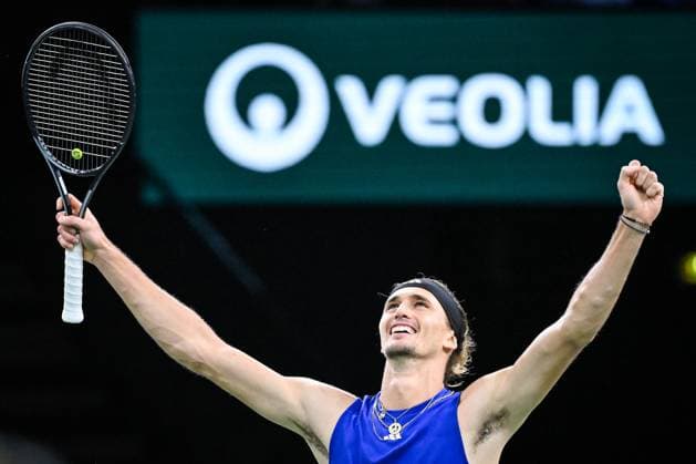 November 3, 2024, Paris, France, France: Alexander ZVEREV of Germany celebrates his victory during the seventh day of the Rolex Paris Masters 1000 tennis tournament at Accor Arena on November 03, 2024 in Paris, France. Paris France - ZUMAm308 20241103_zsp_m308_012 Copyright: xMatthieuxMirvillex
