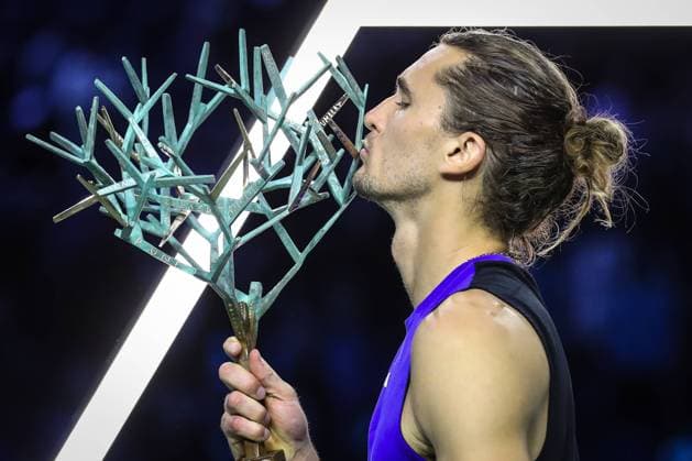 Bilder des Jahres 2024, Sport 11 November Sport Themen der Woche KW44 November 3, 2024, Paris, France, France: Alexander ZVEREV of Germany celebrates his victory with the trophy during the seventh day of the Rolex Paris Masters 2024, ATP, Tennis Herren Masters 1000 tennis tournament on November 03, 2024 at Accor Arena in Paris, France - Photo DPPI Paris France - ZUMAm308 20241103_zsp_m308_014 Copyright: xMatthieuxMirvillex