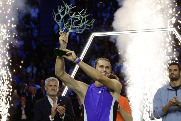 ROLEX PARIS MASTERS TENNIS 2024 Paris, 03 11 2024 Final, Alexander Zverev GER Ugo Humbert FRA f l Award ceremony Rolex Masters 2024, winner Alexander Zverev GER with trophy Copyright: AntonioxBorga
