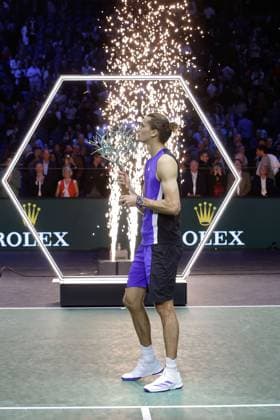 ROLEX PARIS MASTERS TENNIS 2024 Paris, 03 11 2024 Final, Alexander Zverev GER Ugo Humbert FRA f l Award ceremony Rolex Masters 2024, winner Alexander Zverev GER with trophy, kisses the trophy Copyright: AntonioxBorga