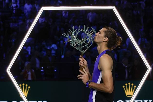 ROLEX PARIS MASTERS TENNIS 2024 Paris, 03 11 2024 Final, Alexander Zverev GER Ugo Humbert FRA f l Award ceremony Rolex Masters 2024, winner Alexander Zverev GER with trophy, kisses the trophy Copyright: AntonioxBorga