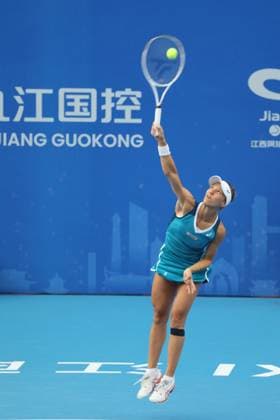China Jiujiang WTA, Tennis Damen Jiangxi Open Viktorija Golubic of Switzerland returns a hit to Rebecca Sramkova of Slovakia during the final of the WTA Jiangxi Open in Jiujiang city in central China s Jiangxi province Sunday, Nov. 03, 2024. Golubic beat Sramkova by 6-3, 7-5., Credit:FEATURECHINA Avalon CHINA, JIANGXI, JIUJIANG  Copyright: xFEATURECHINAx xAvalonx 0777791892st