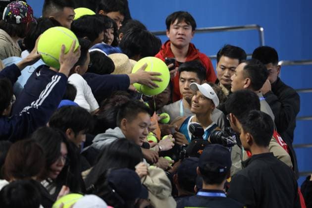 China Jiujiang WTA, Tennis Damen Jiangxi Open Viktorija Golubic of Switzerland signs for the tennis fans after winning the WTA Jiangxi Open in Jiujiang city in central China s Jiangxi province Sunday, Nov. 03, 2024. Golubic beat Rebecca Sramkova of Slovakia in the final by 6-3, 7-5., Credit:FEATURECHINA Avalon CHINA, JIANGXI, JIUJIANG  Copyright: xFEATURECHINAx xAvalonx 0777791897st