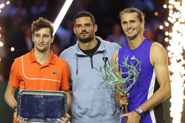 ROLEX PARIS MASTERS TENNIS 2024 Thierry Larret Maxppp. Tennis. Rolex Paris Masters. Accorhotels Arena, Paris (75), le 3 Novembre 2024. Finale : Alexander ZVEREV (GER) vs Ugo HUMBERT (FRA). Avec Florent MANAUDOU Paris (75) ACCORHOTELS ARENA ILE DE FRANCE FRANCE  Copyright: xMAXPPPxThierryxLarretx TL_20241103_1053 0777794248st