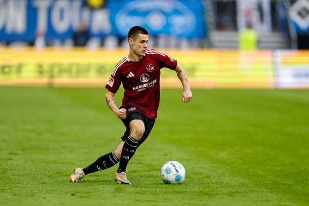 Hamburg, November 3, 2024 Football, 2 Bundesliga 2024 25, Hamburger SV 1 FC Nürnberg Oliver Villadsen 1 FC Nürnberg, 2 DFL REGULATIONS PROHIBIT ANY USE OF PHOTOGRAPHS AS IMAGE SEQUENCES AND OR QUASI VIDEO