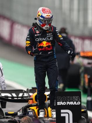 VERSTAPPEN Max (ned), Red Bull Racing RB20, portrait celebrates his victory during the Formula 1 Grande Premio de Sao Paulo 2024, 21th round of the 2024 Formula One World Championship, WM, Weltmeisterschaft from November 1 to 3, 2024 on the Interlagos Circuit, in Sao Paulo, Brazil - F1 - SAO PAULO GRAND PRIX 2024 DPPI Panoramic  241103_R21_BRASILE_DP_XB3_5031