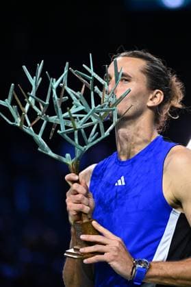 Final Of The Rolex Paris Masters Alexander Zverev (GER) wins his first Rolex Paris Masters defeating Ugo Humbert (FRA) at the 2024 Rolex Paris Masters at the Accor Arena in Paris, France, on November 3, 2024. Photo by Corinne Dubreuil ABACAPRESS.COM Paris France  Copyright: xDubreuilxCorinne ABACAx