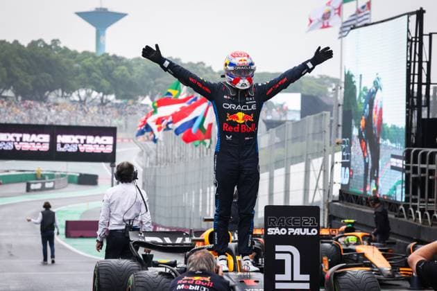 VERSTAPPEN Max (ned), Red Bull Racing RB20, portrait during the Formula 1 Grande Premio de Sao Paulo 2024, 21th round of the 2024 Formula One World Championship, WM, Weltmeisterschaft from November 1 to 3, 2024 on the Interlagos Circuit, in Sao Paulo, Brazil - F1 - SAO PAULO GRAND PRIX 2024 DPPI Panoramic  241103_R21_BRASILE_DP_AV3_1898