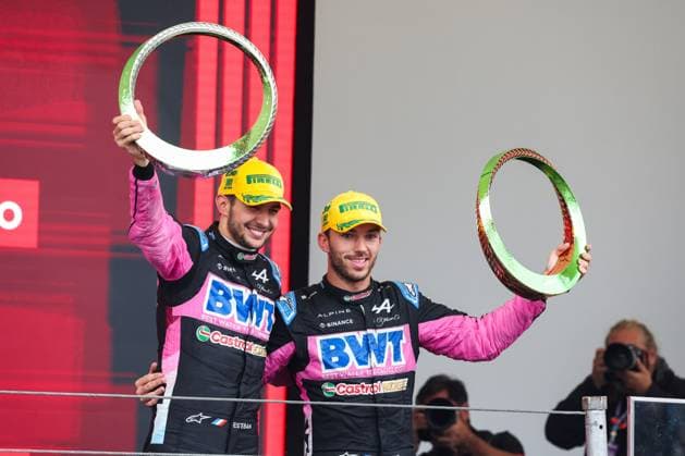 GASLY Pierre (fra), Alpine F1 Team A524, OCON Esteban (fra), Alpine F1 Team A524, portrait podium during the Formula 1 Grande Premio de Sao Paulo 2024, 21th round of the 2024 Formula One World Championship, WM, Weltmeisterschaft from November 1 to 3, 2024 on the Interlagos Circuit, in Sao Paulo, Brazil - F1 - SAO PAULO GRAND PRIX 2024 DPPI Panoramic 241103_R21_BRASILE_DP_AV3_3467