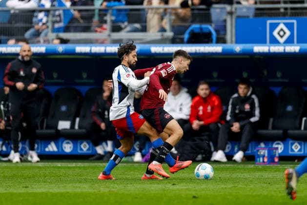 Hamburg, 3 November 2024 Football, 2 Bundesliga 2024 25, Hamburger SV 1 FC Nürnberg Immanuel Pherai Hamburger SV, 10 , Stefanos Tzimas 1 FC Nürnberg, 9 DFL REGULATIONS PROHIBIT ANY USE OF PHOTOGRAPHS AS IMAGE SEQUENCES AND OR QUASI VIDEO