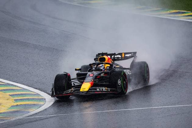 01 VERSTAPPEN Max (nld), Red Bull Racing RB20, action during the Formula 1 Grande Premio de Sao Paulo 2024, 21th round of the 2024 Formula One World Championship, WM, Weltmeisterschaft from November 1 to 3, 2024 on the Interlagos Circuit, in Sao Paulo, Brazil - F1 - SAO PAULO GRAND PRIX 2024 DPPI Panoramic  241103_R21_BRASILE_DP_FGDN1399