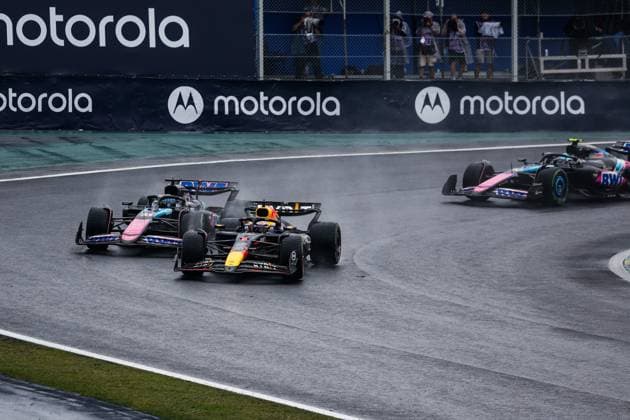 01 VERSTAPPEN Max (nld), Red Bull Racing RB20, 31 OCON Esteban (fra), Alpine F1 Team A524, action during the Formula 1 Grande Premio de Sao Paulo 2024, 21th round of the 2024 Formula One World Championship, WM, Weltmeisterschaft from November 1 to 3, 2024 on the Interlagos Circuit, in Sao Paulo, Brazil - F1 - SAO PAULO GRAND PRIX 2024 DPPI Panoramic 241103_R21_BRASILE_DP_FGDN8307