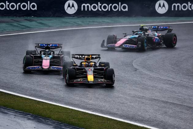 01 VERSTAPPEN Max (nld), Red Bull Racing RB20, 31 OCON Esteban (fra), Alpine F1 Team A524, action during the Formula 1 Grande Premio de Sao Paulo 2024, 21th round of the 2024 Formula One World Championship, WM, Weltmeisterschaft from November 1 to 3, 2024 on the Interlagos Circuit, in Sao Paulo, Brazil - F1 - SAO PAULO GRAND PRIX 2024 DPPI Panoramic 241103_R21_BRASILE_DP_FGDN8311