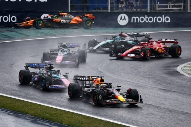 01 VERSTAPPEN Max (nld), Red Bull Racing RB20, 31 OCON Esteban (fra), Alpine F1 Team A524, GASLY Pierre (fra), Alpine F1 Team A524, NORRIS Lando (gbr), McLaren F1 Team MCL38, during the Formula 1 Grande Premio de Sao Paulo 2024, 21th round of the 2024 Formula One World Championship, WM, Weltmeisterschaft from November 1 to 3, 2024 on the Interlagos Circuit, in Sao Paulo, Brazil - F1 - SAO PAULO GRAND PRIX 2024 DPPI Panoramic 241103_R21_BRASILE_DP_FGDN8316