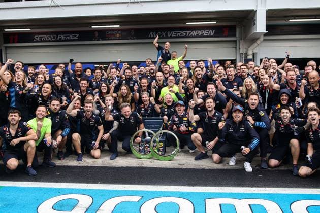 Victory celebration Red Bull Racing HORNER Christian (gbr), Team Principal of Red Bull Racing, portrait VERSTAPPEN Max (ned), Red Bull Racing RB20, portrait WHEATLEY Jonathan (gbr), Team Manager of Red Bull Racing, portrait PEREZ Sergio (mex), Red Bull Racing RB20, portrait during the Formula 1 Grande Premio de Sao Paulo 2024, 21th round of the 2024 Formula One World Championship, WM, Weltmeisterschaft from November 1 to 3, 2024 on the Interlagos Circuit, in Sao Paulo, Brazil - F1 - SAO PAULO GRAND PRIX 2024 DPPI Panoramic 241103_R21_BRASILE_DP_XB3_5532