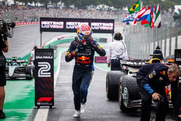 VERSTAPPEN Max (ned), Red Bull Racing RB20, portrait celebration during the Formula 1 Grande Premio de Sao Paulo 2024, 21th round of the 2024 Formula One World Championship, WM, Weltmeisterschaft from November 1 to 3, 2024 on the Interlagos Circuit, in Sao Paulo, Brazil - F1 - SAO PAULO GRAND PRIX 2024 DPPI Panoramic  241103_R21_BRASILE_DP_AV3_1996